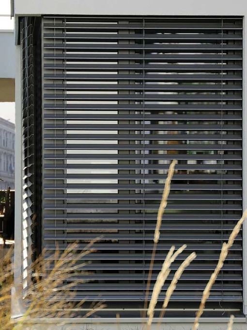 Tenda alla veneziana da esterno Shadow con lamelle in alluminio di Pronema