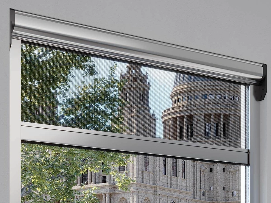 Zanzariera a rullo verticale a motore in alluminio con cassonetto arrotondato di Pronema