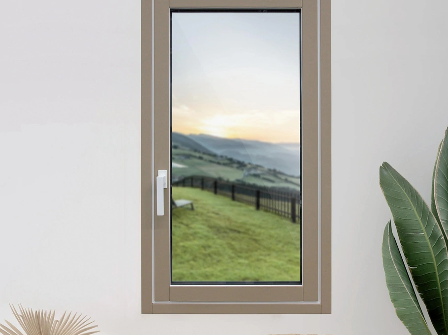 Finestra Vela Gold in pelle e alluminio di Biemme Finestre