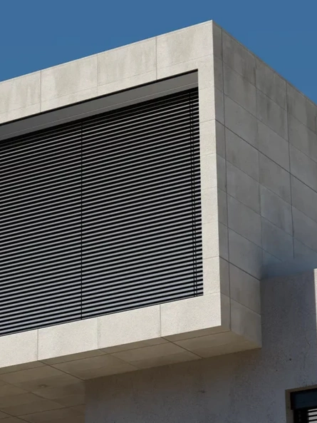 Frangisole avvolgibile Vela 70-90 Blackout di Newsolar