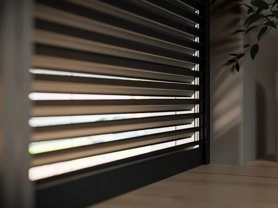 Frangisole avvolgibile Vela 70-90 di Newsolar