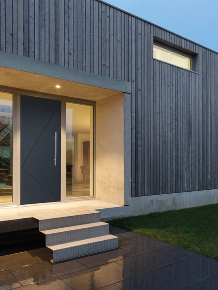 Portoncino Battista Modello 02 in Mineral Panel, HDF e acciaio di Fossati Serramenti