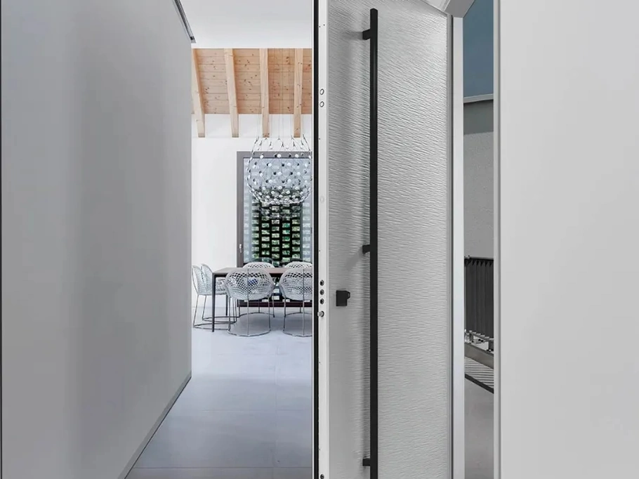 Porta blindata Leonardo Alluminio Sahara H RAL 9016 di Bertolotto