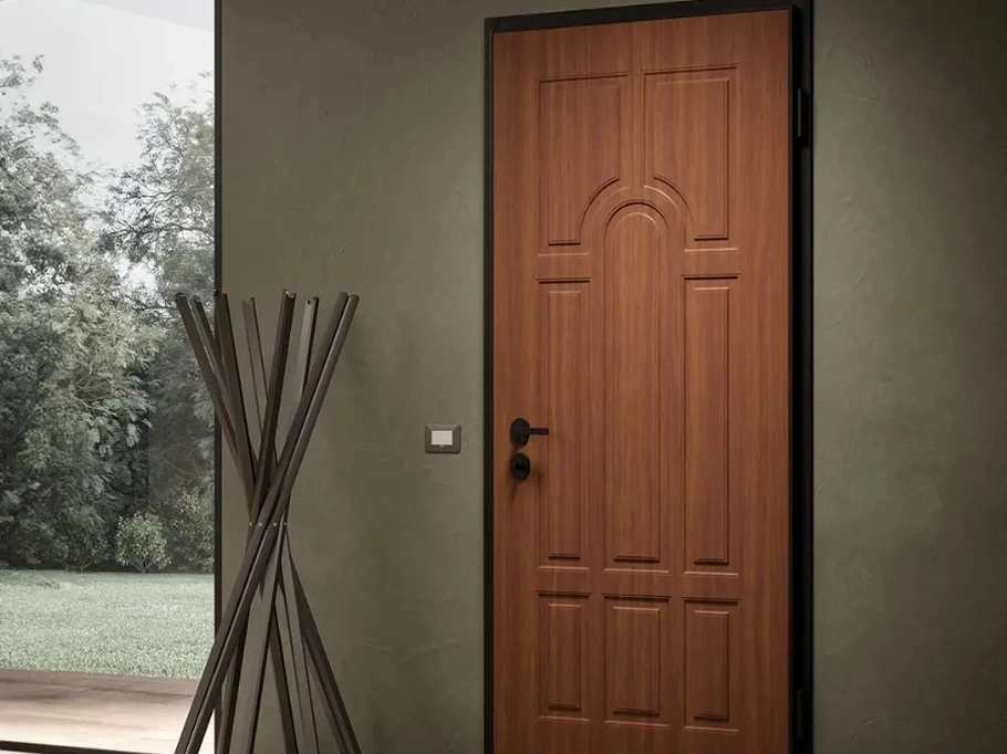 Porta blindata Solid Catullo T finitura Mogano chiaro di Bertolotto