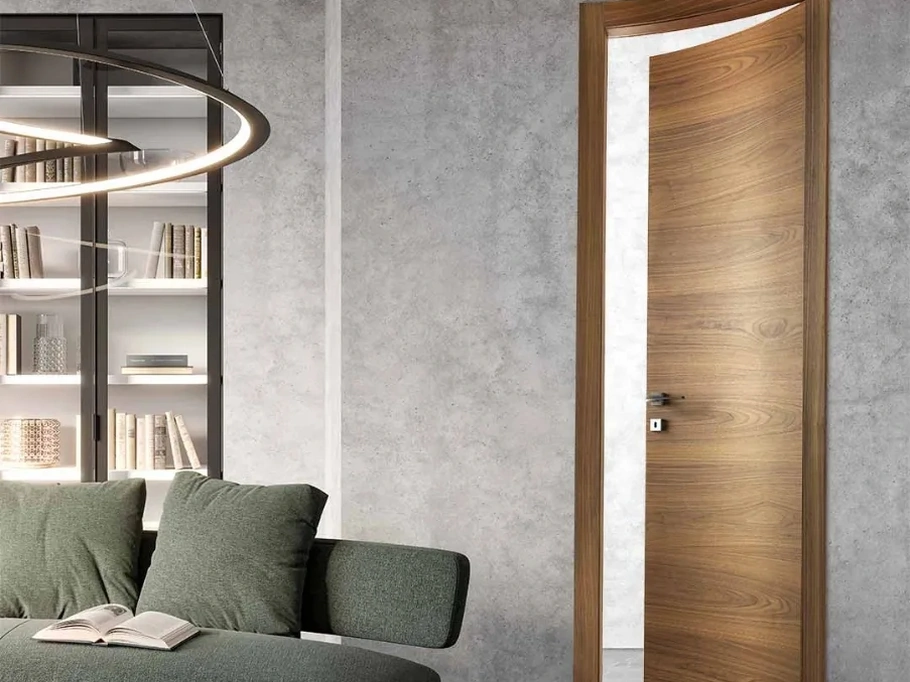 Porta per interni orbitale Tranciato Doga Hori in noce canaletto di Bertolotto