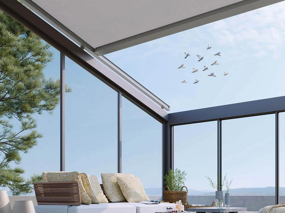 Pergola Skyline con telo tensionato anti vento di Pronema